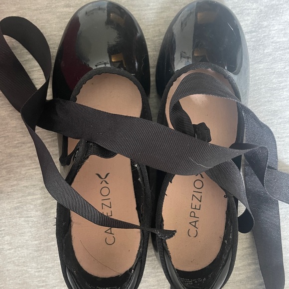 Capezio Black JR tyette with Ribbon - Picture 1 of 3